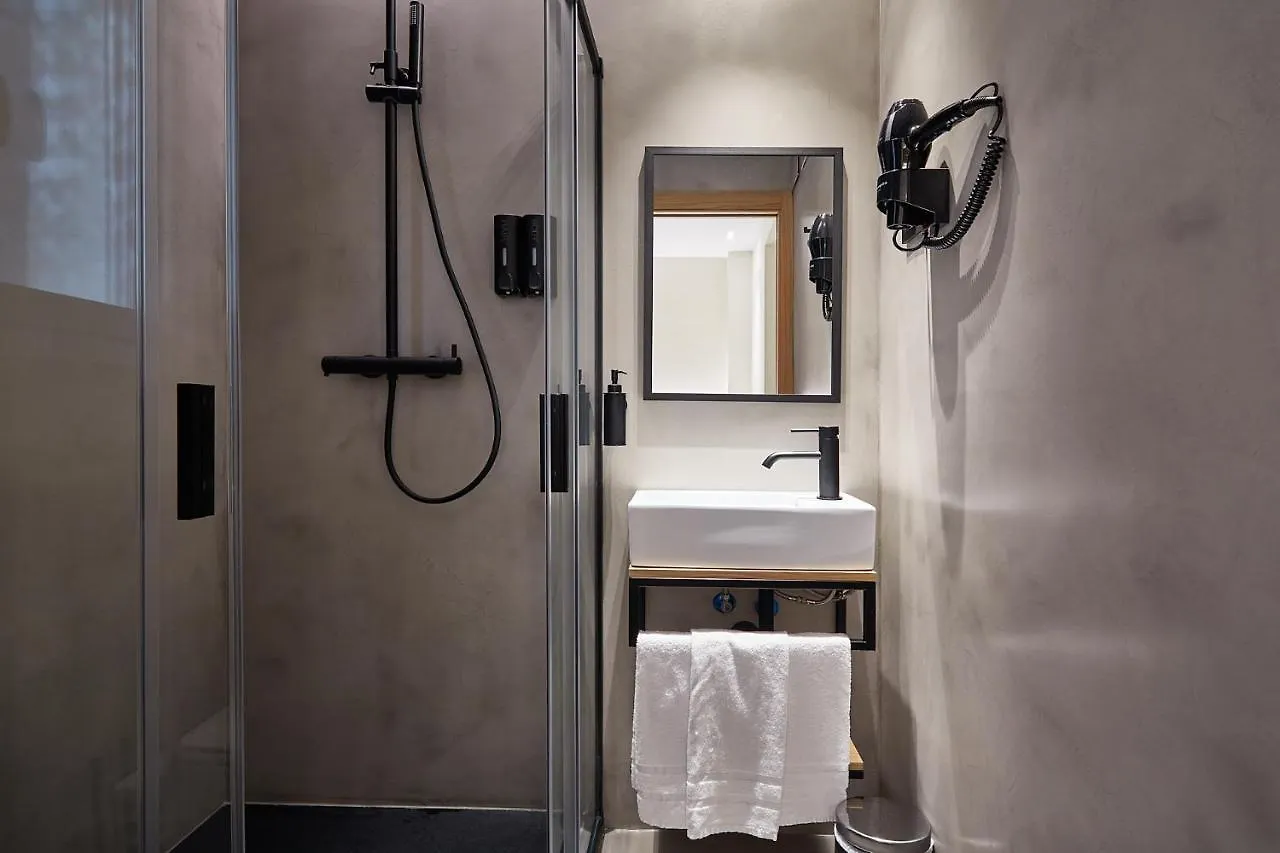 Ella Hostel Ramblas Barcelona Pensjonat